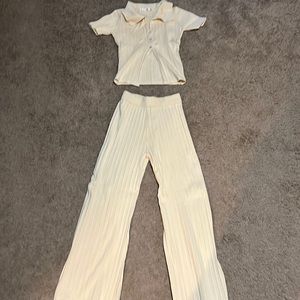 This cute trendy set is from selfie Leslie. Worn only once! It is comfortable!